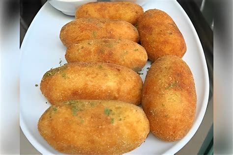 Bolinho de batata queijo e bacon é uma delícia e desmancha na boca