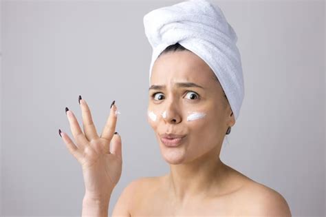 एक्सपर्ट से जानें ऑयली स्किन का गर्मियों में कैसे रखें ध्यान How To Take Care Of Oily Skin In