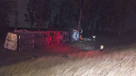 Un muerto en un choque frontal entre un auto y un camión La Brújula 24