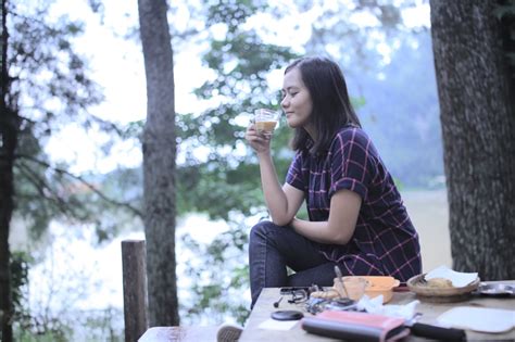 Nikmati Sensasi Unik Ngopi Di Tengah Hutan Ala Armor Kopi Bandung