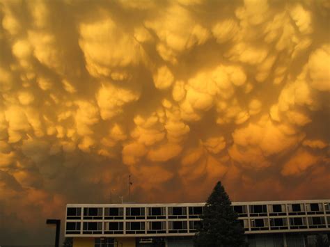 Mammatus Clouds Look Fascinating, Here are 18 Great Examples » TwistedSifter