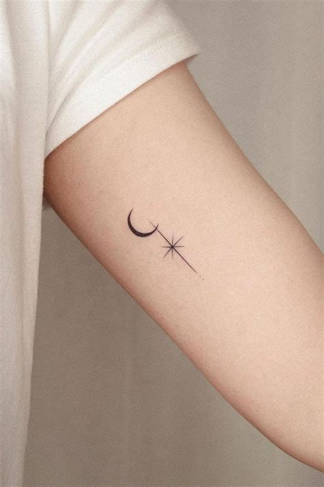 Tatuaje Luna Minimalista Tattoo Shop Madrid