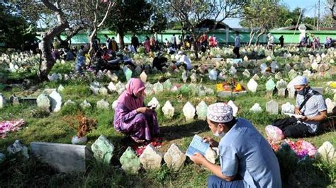 Doa Ziarah Kubur Bacaan Dan Jenis Ziarah Dalam Islam Cahaya Islam