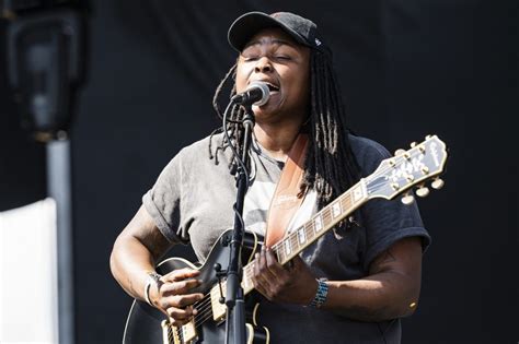 Joy Oladokun Et Chris Stapleton Ensemble Sur Sweet Symphony Rolling