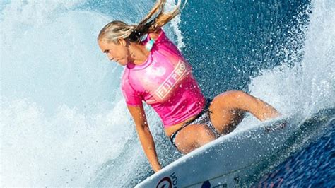 Bethany Hamilton One Armed Shark Attack Survivor Beats World S Best Surfer In Fiji Bbc Sport