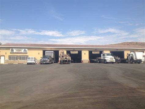 Spacious 5 Bay Shop For Truck And Trailer Repair