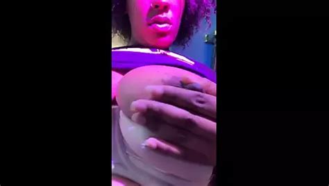 Blonde MILF mit riesigen schlaffen Titten reibt ihre großen Schamlippen Kitzler xHamster