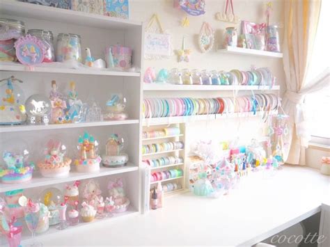 ハンドメイド作業机と机まわりの収納 ゆめかわいい 部屋 オタク部屋 カワイイ部屋