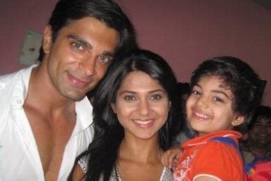 Karan Singh Grover Family Wife Son Daughter Father Mother Marriage ...