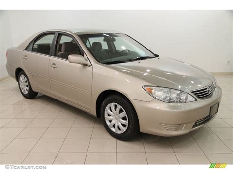 2005 Desert Sand Mica Toyota Camry Le 109210953 Car