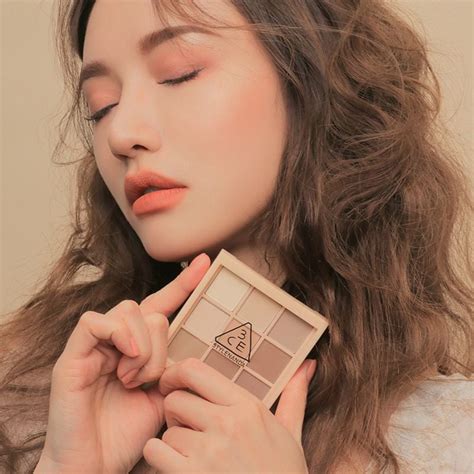 Bảng Phấn Mắt 9 Ô Màu Lì Siêu Xinh 3CE Multi Eye Palette Dear Nude