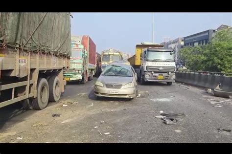 Truck Driver Absconding After Hitting Car On Highway In Vapi અકસ્માત