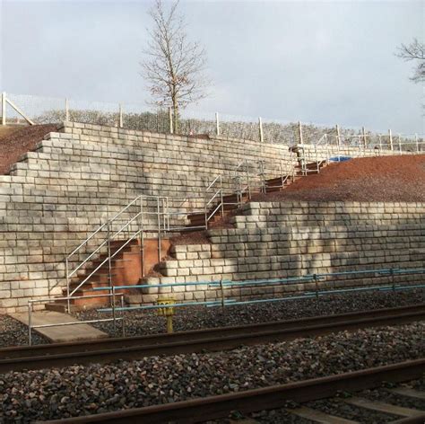 Concrete Retaining Wall Redi Rock™ Cpm Group Ltd Modular Prefab For Bridge Construction