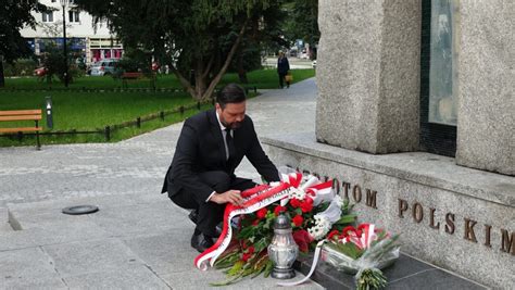 Samorządowcy oddali hołd ofiarom i bohaterem II Wojny Światowej Gmina