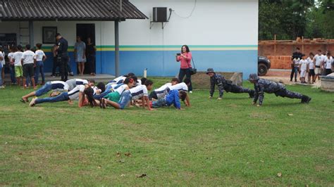 Pol Cia Militar Na V Spera Do Dia Das Crian As Garotada Tem Dia