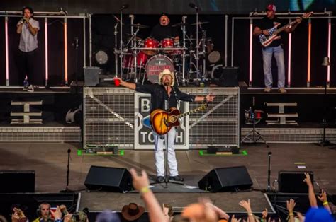 93 Year Old War Veteran Brings Toby Keith To Tears [video]