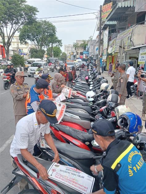 Dishub Tertibkan Parkir Di Kawasan Tertib Lalu Lintas Beri Teguran Ke