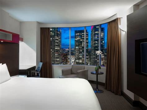 Hotel Rooms & Suites in Toronto, Canada | Hyatt Regency Toronto