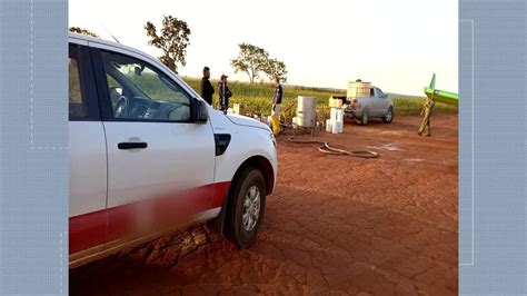 Família Tem Carro Atingido Por Avião Agrícola Que Decolava Em Estrada