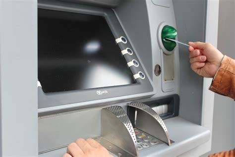 Comment Retirer De L Argent De La Machine Atm Avec Plus Proche