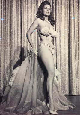 FREE Non Nude Milf Pin Up Pictures XNXX