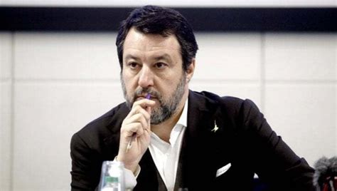 Botta E Risposta A Suon Di Insulti Tra Salvini E Il Giovane Che All