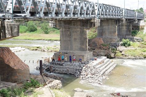 Perbaikan Jembatan Ngujang Tulungagung ANTARA News Jawa Timur