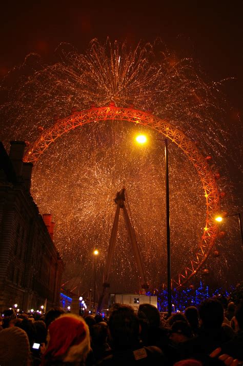 London Eye Fireworks 08 by Mako77 on DeviantArt