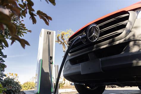 Mercedes-Benz Slashes EV Forecast, Prepares to Enhance ICE Vehicle