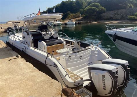 Bateaux Moteurs D Occasion Du Chantier De Construction Ranieri