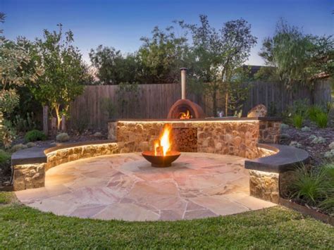 40 Circular Fire Pit Seating Area Ideas - Round Patio Designs