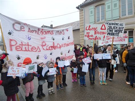 Parents délèves et élus sopposent à la fermeture dune classe Les