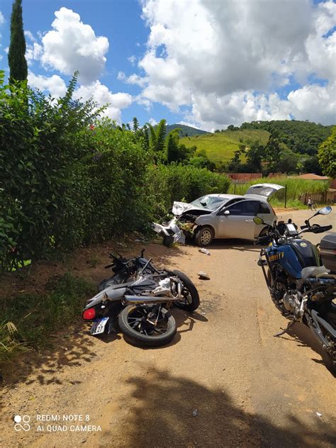 Dois Adolescentes Ficam Gravemente Feridos Em Acidente De Moto Em