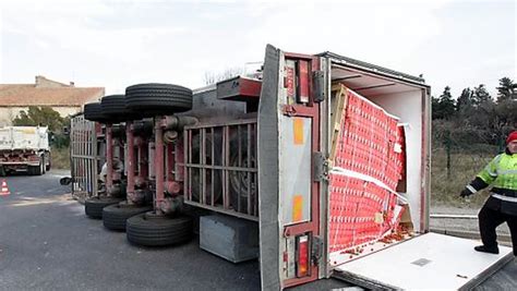 Vent Violent Un Camion Se Couche Dans Le Rond Point Midilibre Fr