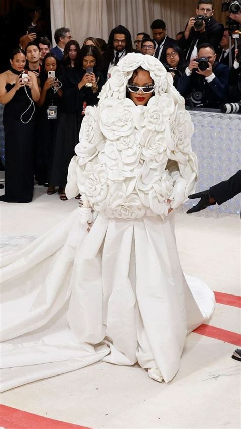 Best Looks From Met Gala Stunning Styles And Baby Bumps