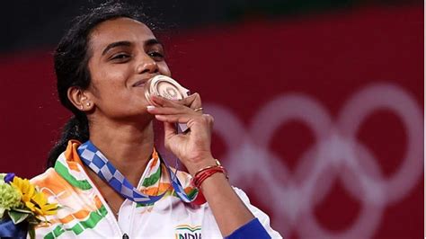 Commonwealth Games Manpreet Singh Pv Sindhu Named India S Flag Bearers