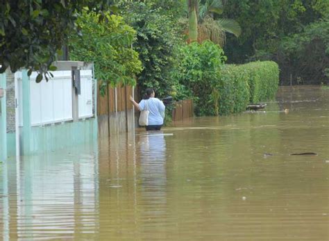 Ruas de Joinville estão alagadas por causa da chuva Foto 1 Galeria