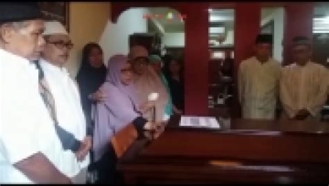 Suasana Haru Warnai Kedatangan Jenazah Dokter Ibnu Hantoro Di Rumah