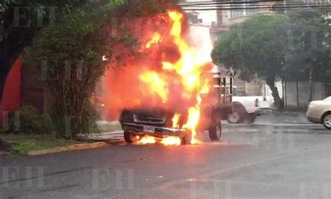 Falla Mec Nica Provoca Incendio De Auto En Monterrey