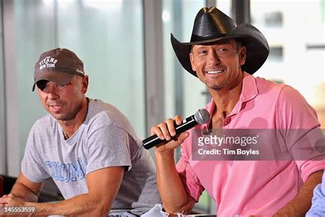 60 Kenny Chesney And Tim Mcgraw Brothers Of The Sun Tour Kick Off Press