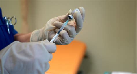 Covid Da Domani Scatta Lobbligo Vaccinale Per Prof Forze Dellordine