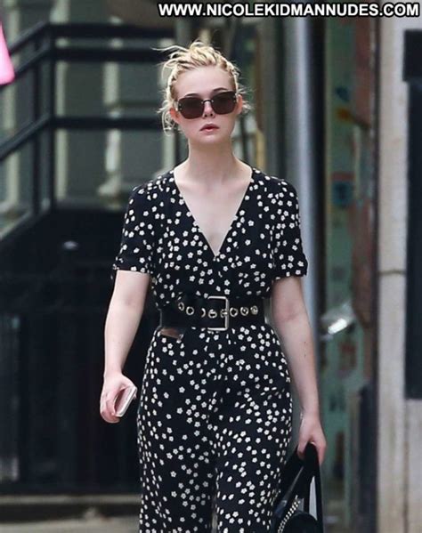 Elle Fanning No Source Celebrity Paparazzi Beautiful Babe Posing Hot