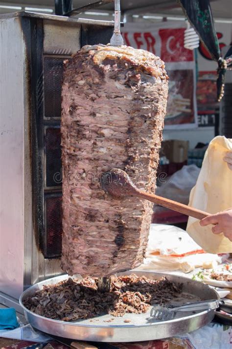 Grade Tradicional Do No Espeto De Doner Do Turco Imagem De Stock