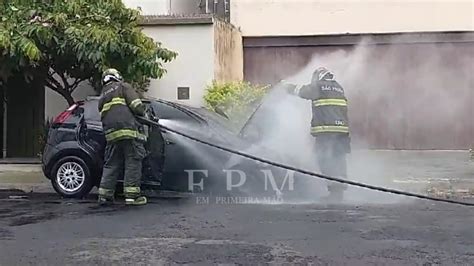 Carro Pega Fogo E Fica Parcialmente Destru Do Em Franca Em Primeira