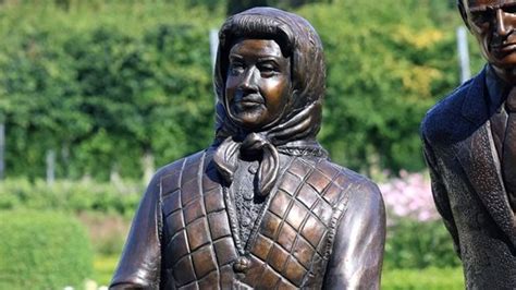 New statue of Queen Elizabeth II divides opinion | UK News | Sky News