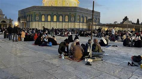 شاهد أجواء الافطار وآذان المغرب من رحاب المسجد الاقصى المبارك بث مباشر