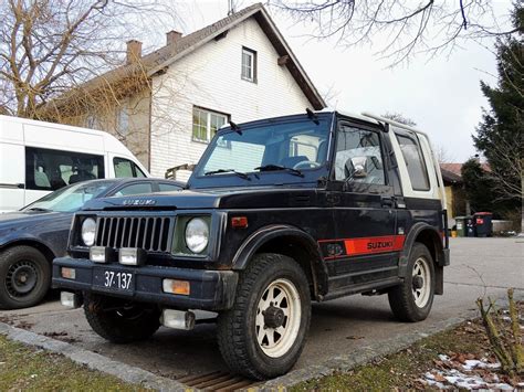 Suzuki Sj Ps Ist Noch Mit Dem Alten Sterr Fahrzeugbilder De