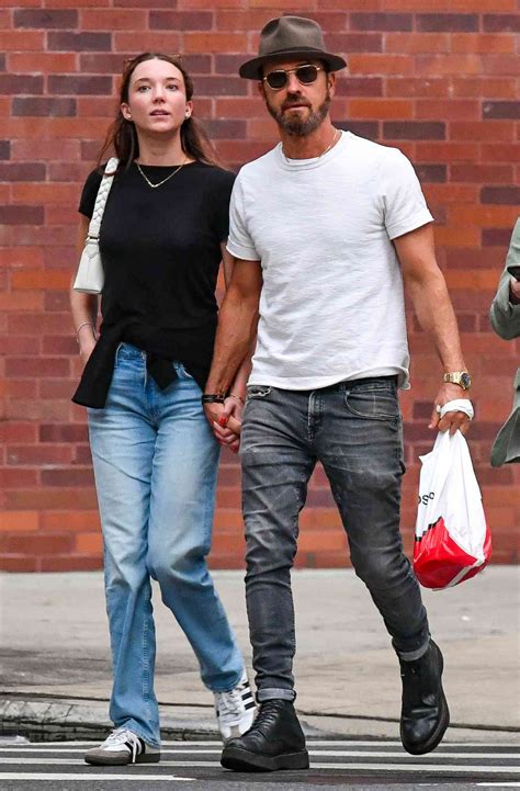 Justin Theroux and Fiancée Nicole Bloom Hold Hands in New York City