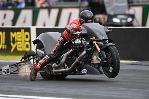 In N Out Burger Named Title Sponsor Of Nhra Finals And Pomona Drag