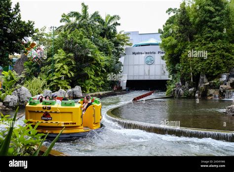 Universal Studio Singapore Jurassic Park Rapid Adventure